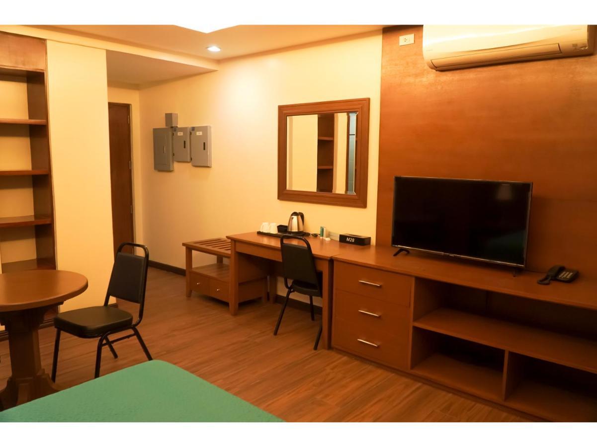 M28 Hotel And Apartments ケソンシティ エクステリア 写真