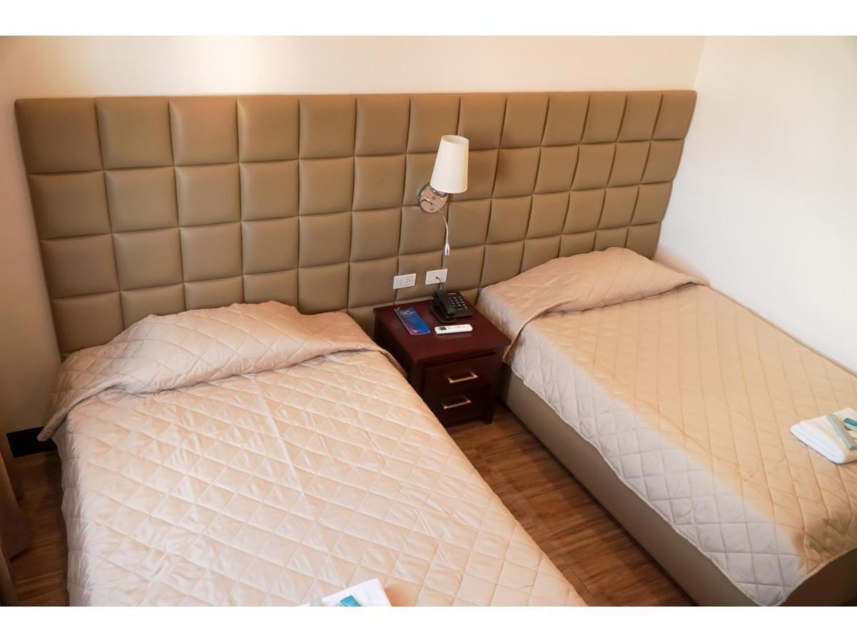 M28 Hotel And Apartments ケソンシティ エクステリア 写真